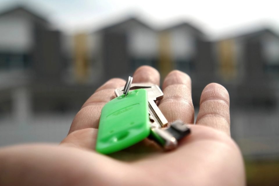 Aluguel ou compra: qual decisão faz mais sentido pra você