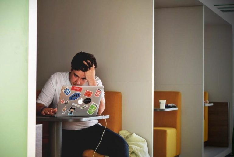 Burnout financeiro: quando trabalhar mais não resolve o problema de dinheiro