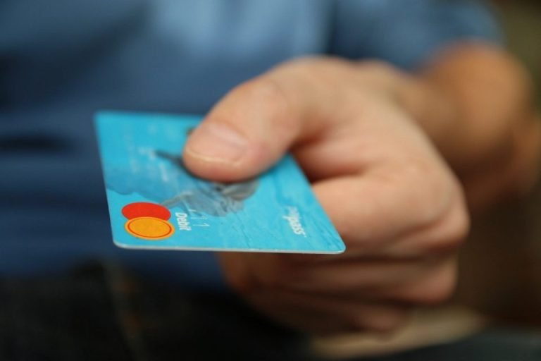 Cartão de crédito como cilada: como identificar o uso saudável