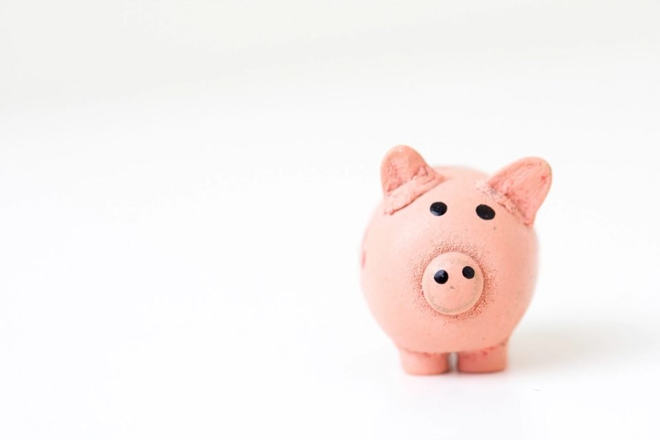 Filhos e dinheiro: como ensinar mesada e consumo consciente